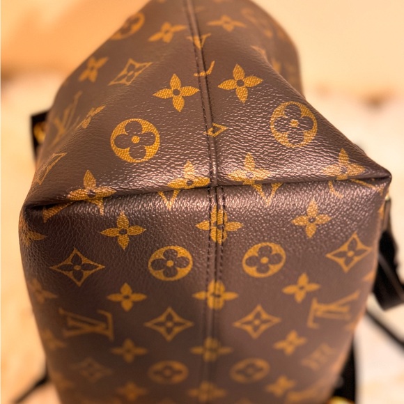 Authentic Louis Vuitton Montsouris bagpack - Picture 5 of 11